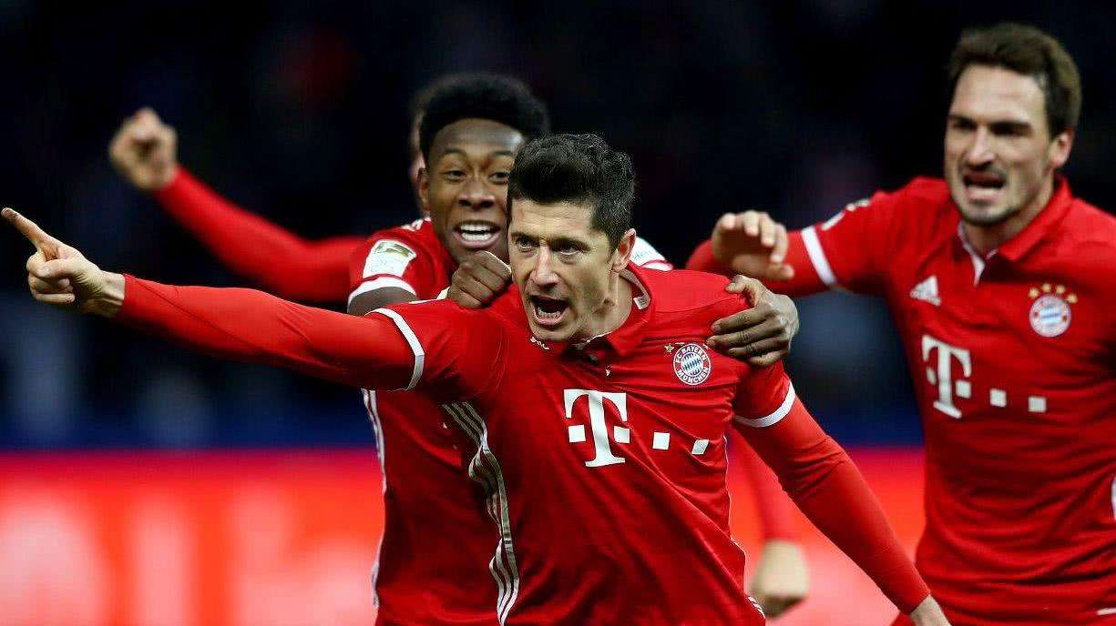 迪乌夫：过去我从没踢过右路，但只要能帮助球队我都愿意去做（迪乌夫：从未司职右路，但为球队我愿意尝试）