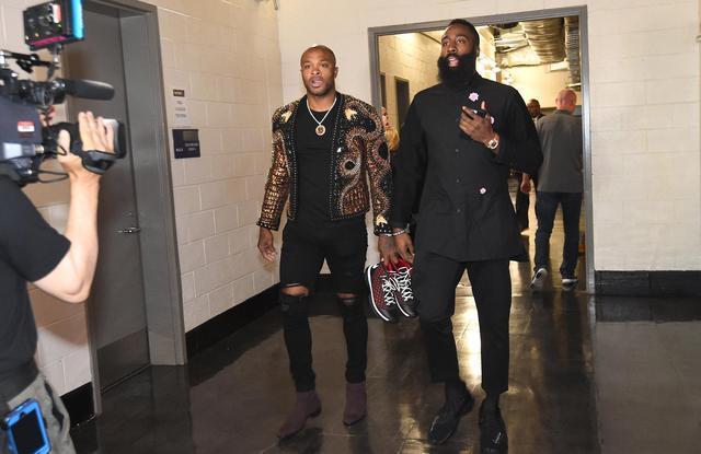 姆巴佩欧冠生涯已5次戴帽，仅次于梅西、C罗和莱万（姆巴佩欧冠已5次上演帽子戏法，仅次于梅西、C罗与莱万）