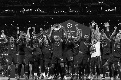 德天空：拜仁不打算在冬窗放走杰克逊，球员本人也无意离队（德天空：拜仁冬窗不放杰克逊，球员无离队打算）