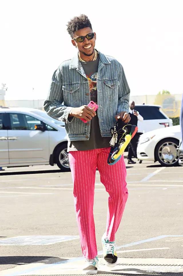 意媒：拜仁天才边锋利契纳或离队，尤文和米兰等队有意争夺（意媒曝拜仁天才翼锋利契纳或将离队，尤文、米兰等队竞逐签约）