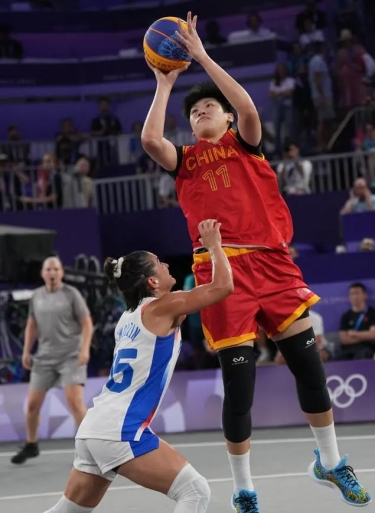 卡佩罗：阿莱格里让一支散乱的米兰具备争冠实力，但还少中锋（卡佩罗：阿莱格里将散乱的米兰打造成争冠之师，但仍缺一名中锋）