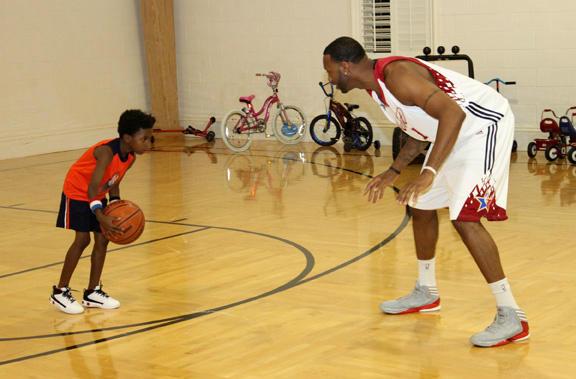 法尔克：阿斯拉尼进入拜仁和多特引援名单，球员解约金3000万（法尔克称阿斯拉尼被拜仁、多特纳入引援名单，解约金为3000万）