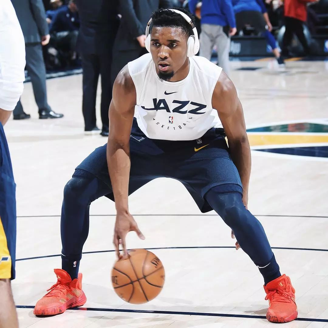 国际米兰vs利物浦全场数据：射门数6-8，控球率五五开（国际米兰对利物浦全场统计：射门6比8，控球势均力敌）